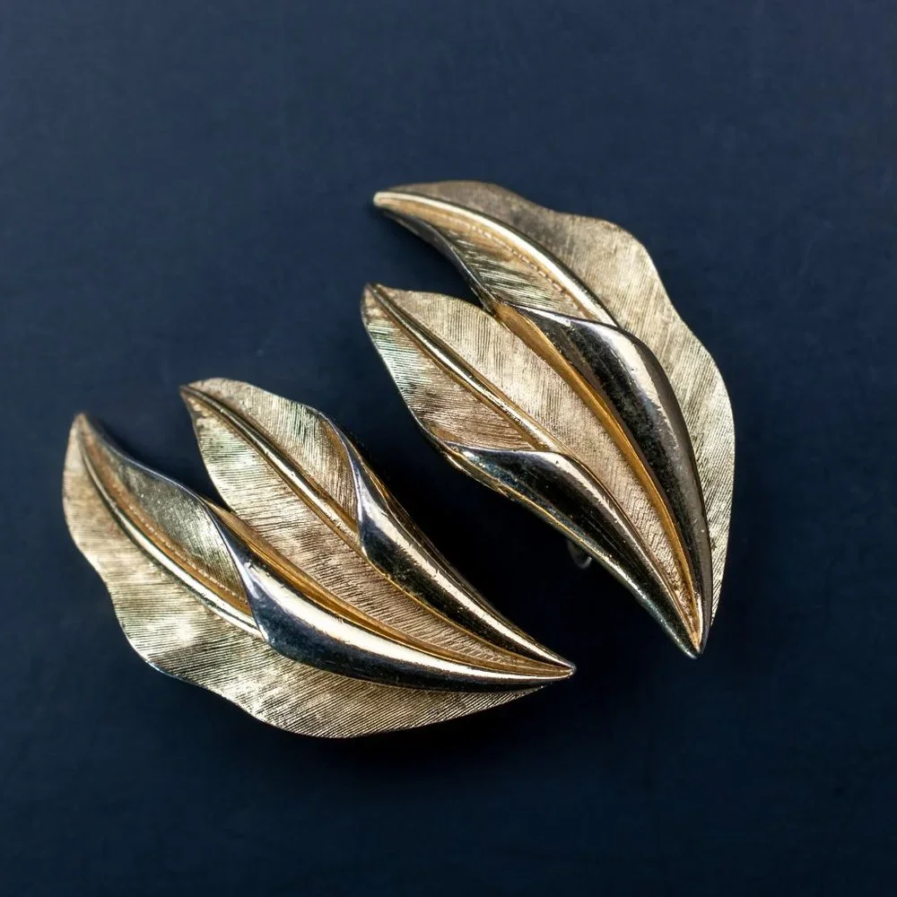 Vintage gold leaf earrings clip on, signed Crown Trifari leaves jewelry